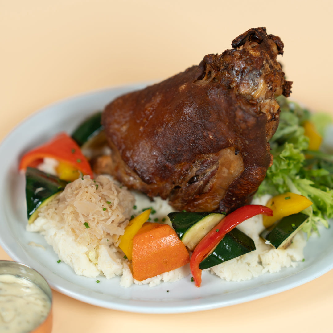 SCHWEINSHAXE (GERMAN PORK KNUCKLE) 德 國 燒 豬 手 (連 切 骨 )(2pcs)
