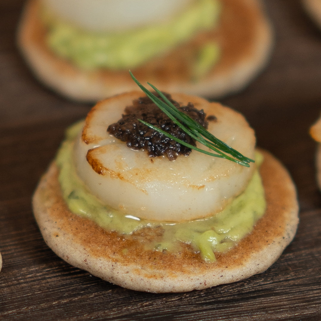 TRUFFLE SCALLOP WITH AVOCADO BLINIS | 松露醬帶子配牛油果小麥餅(20pcs)